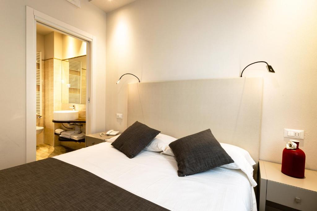 Двухместный (Небольшой двухместный номер «Комфорт» с 1 кроватью или 2 отдельными кроватями — Дополнительное здание) отеля Hotel Marconi, Сирмионе