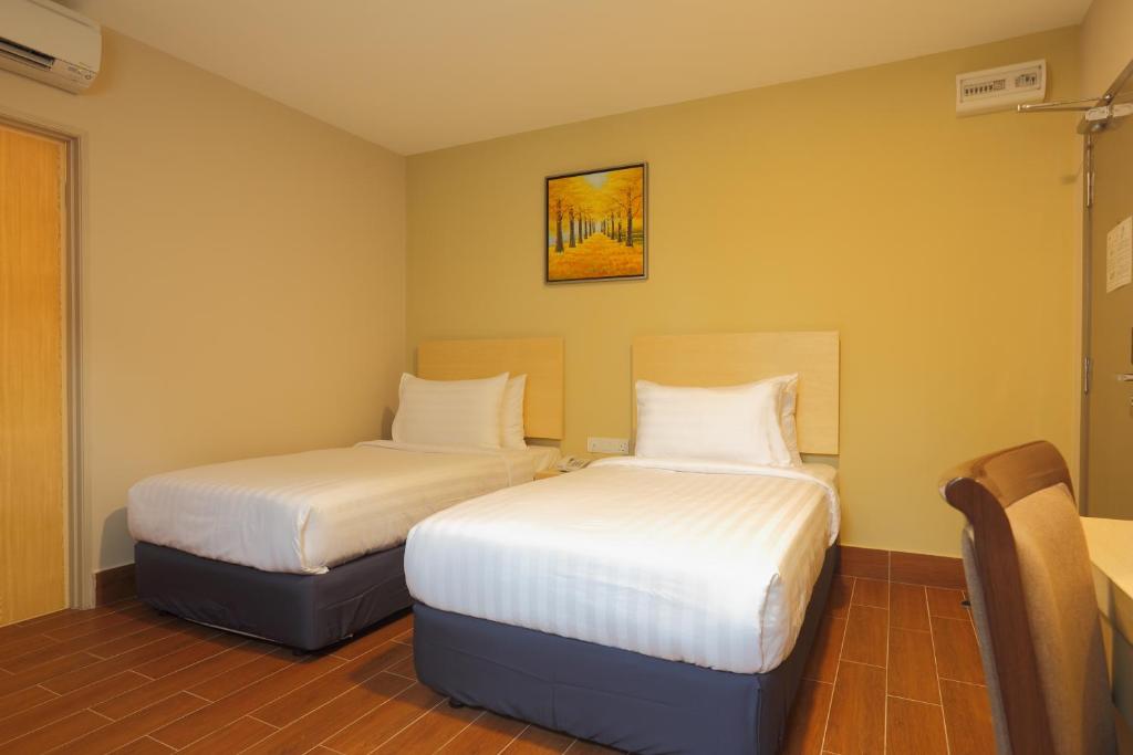 Двухместный (Улучшенный номер с кроватью размера «queen-size») отеля Metro Hotel @ KL Sentral, Куала-Лумпур