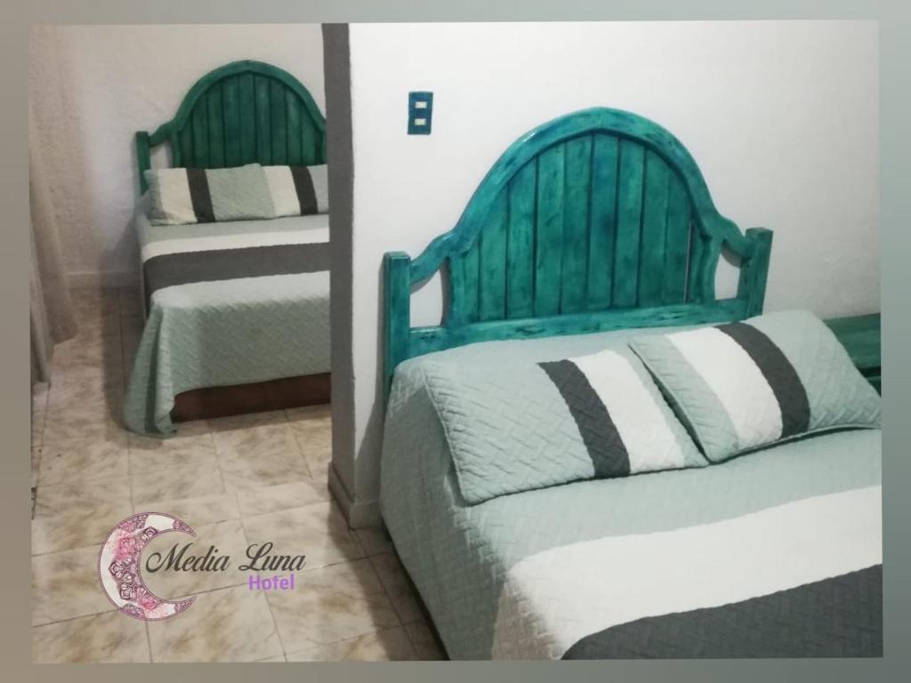 Двухместный (Двухместный номер с 2 двуспальными кроватями) отеля Hotel Media Luna, Гвадалахара