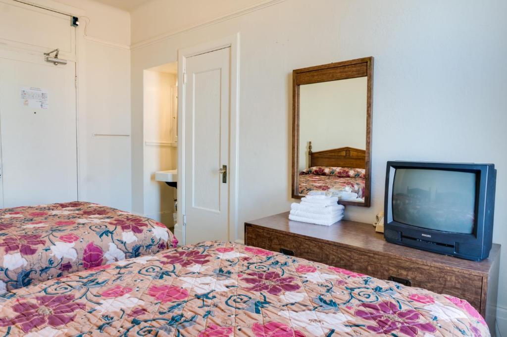 Двухместный (Двухместный номер с 2 отдельными кроватями и собственной ванной комнатой) отеля Aida Plaza Hotel, Сан-Франциско