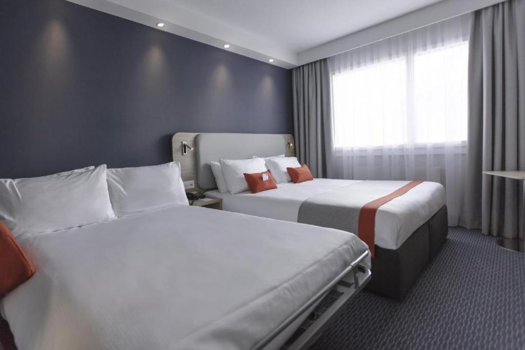 Двухместный (Двухместный номер с 1 кроватью и диваном-кроватью) отеля Holiday Inn Express Luzern-Neuenkirch, Ротенбург