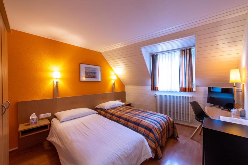 Двухместный (Стандартный двухместный номер с 2 отдельными кроватями) отеля Les Negociants, Веве