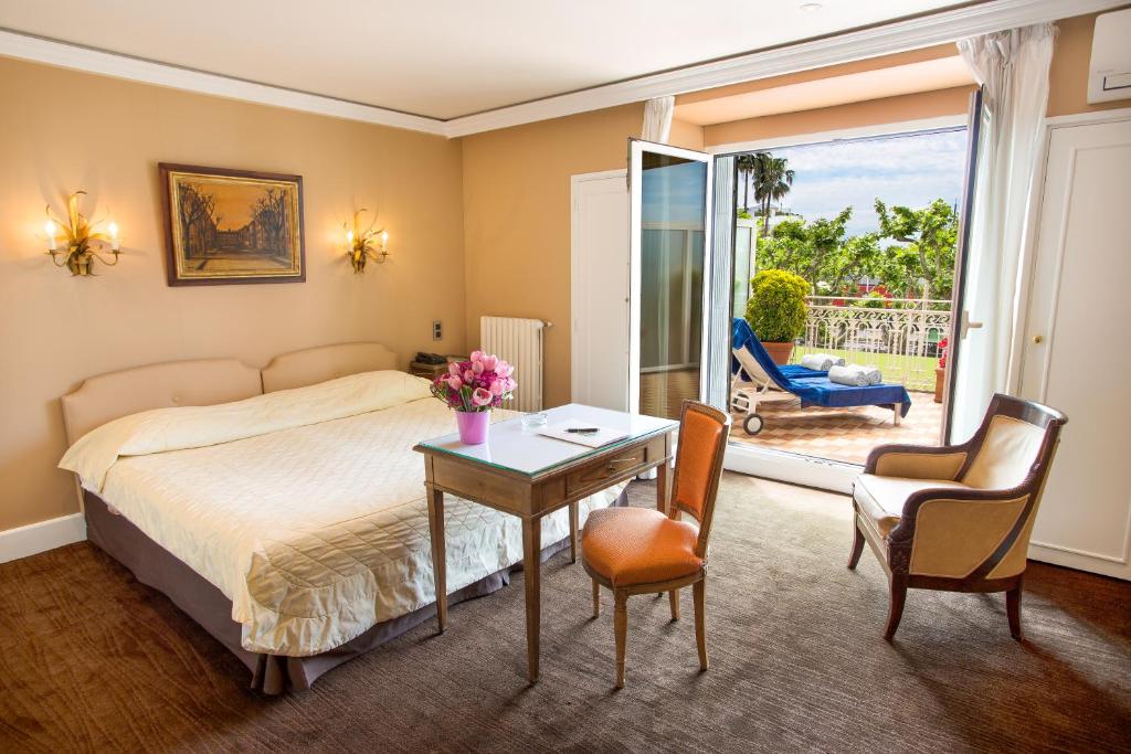 Двухместный (Двухместный номер с 1 кроватью, террасой и видом на сад и Старый порт) отеля Hotel Splendid, Канны