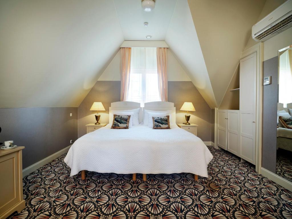 Двухместный (Просторный двухместный номер с 1 кроватью или 2 отдельными кроватями на вилле Garden) отеля Luxury Art Nouveau Hotel Villa Ammende, Пярну