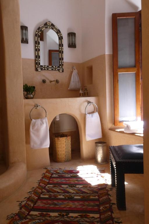 Двухместный (Saffron), Riad Smara