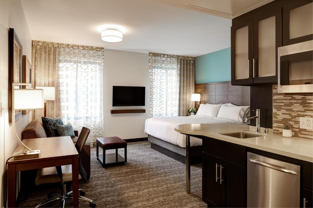 Студио (King Studio Suite with Large Kitchenette), Staybridge Suites Seattle - South Lake Union, an IHG Hotel