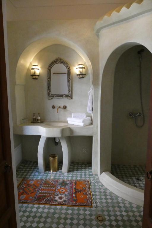 Двухместный (Saida), Riad Smara