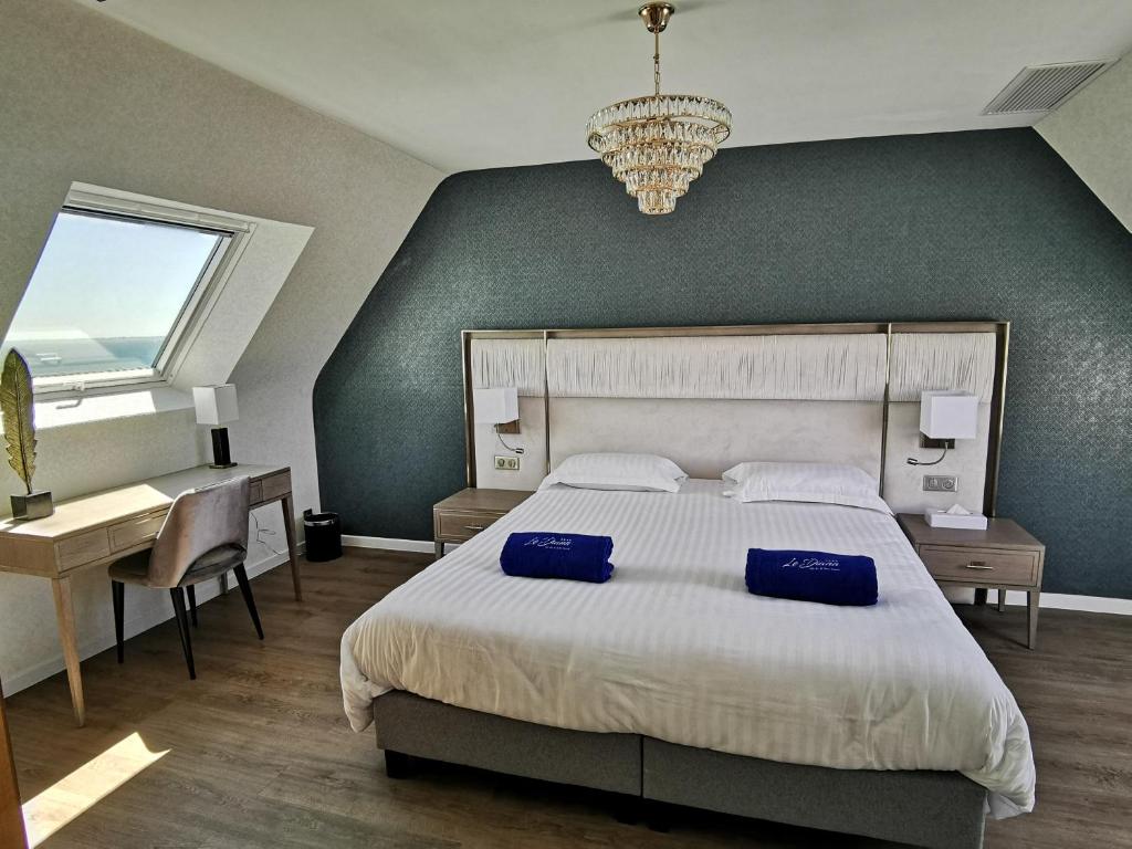 Сьюит (Улучшенный люкс с видом на море) отеля Hôtel Le Diana, Карнак