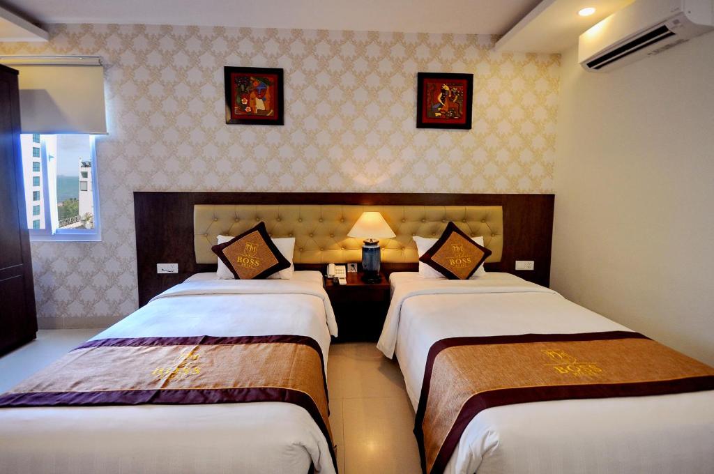 Двухместный (Улучшенный двухместный номер с 1 кроватью или 2 отдельными кроватями) отеля Boss Hotel, Нячанг