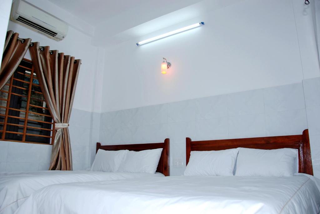 Двухместный (Двухместный номер с 2 отдельными кроватями и балконом) отеля 5H homestay, Хюэ