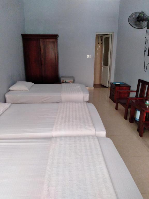 Двухместный (Улучшенный двухместный номер с 2 отдельными кроватями) отеля Hon Ngu Hotel, Винь