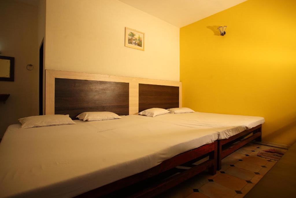 Четырехместный (Стандартный четырехместный номер) отеля Hotel Siva sakthi, Тируваннамалай