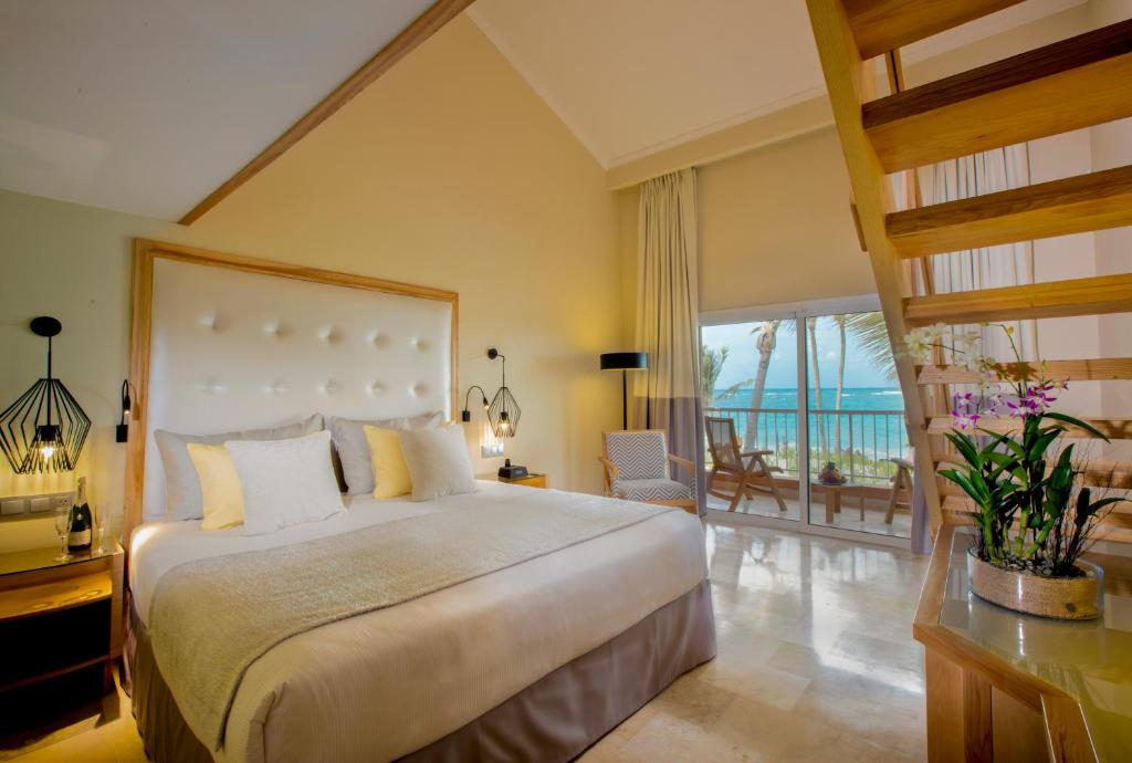 Сьюит (Люкс с кроватью размера «king-size» и балконом) курортного отеля Grand Palladium Palace Resort Spa - Все включено, Пунта-Кана