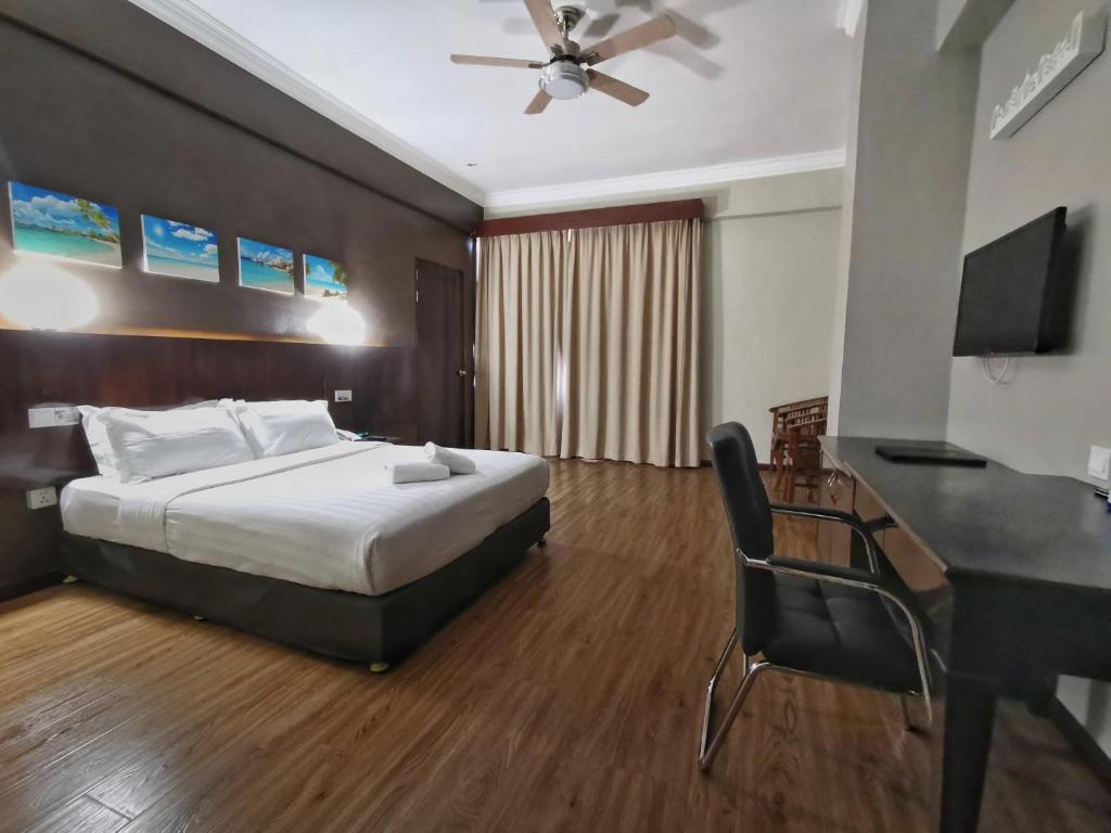 Двухместный (Улучшенный двухместный номер с 1 кроватью или 2 отдельными кроватями) отеля Hotel Langkasuka Langkawi, Лангкави
