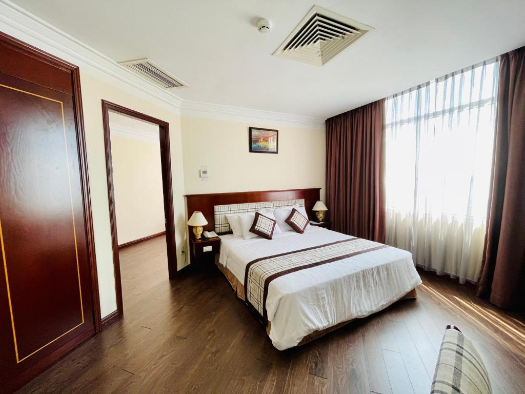 Двухместный (Улучшенный двухместный номер Делюкс с 1 кроватью) отеля Saigon Phu Yen, Туихоа