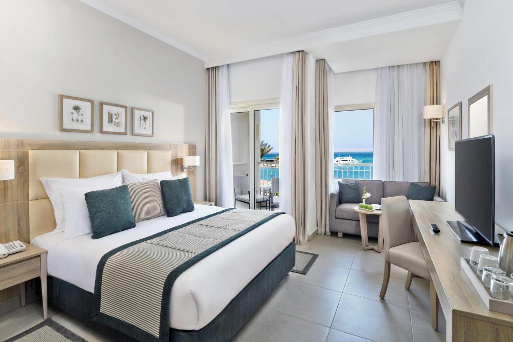 Двухместный (Улучшенный номер с кроватью размера «queen-size» и видом на море) курортного отеля Grand Plaza Hotel Hurghada, Хургада