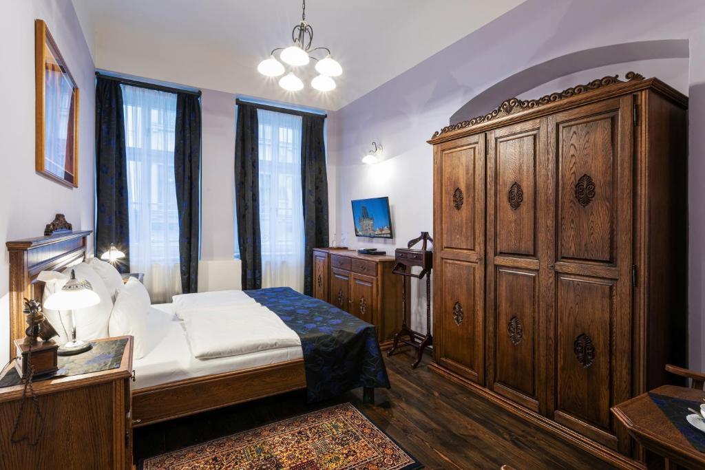 Двухместный (Аристократический улучшенный двухместный номер с 1 кроватью) отеля Residence U Černého Orla, Прага