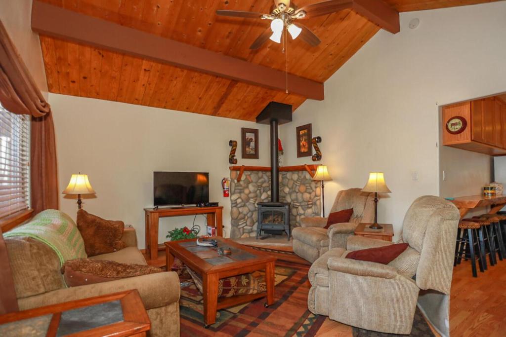 Fairway Chalet #1984 by Big Bear Vacations