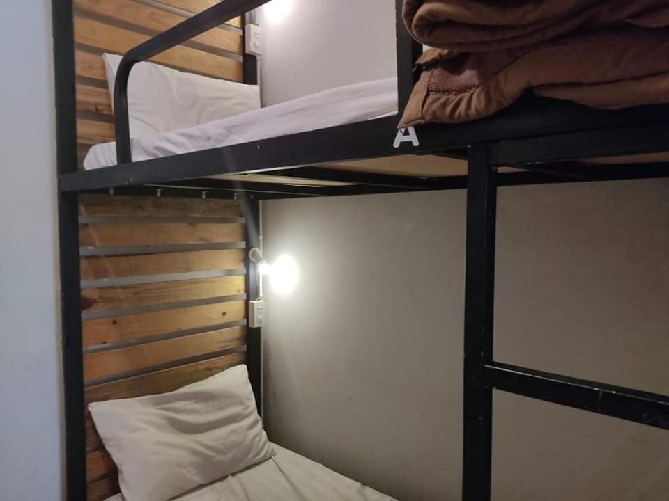 Номер (Спальное место на двухъярусной кровати в общем номере для мужчин и женщин) хостела Panda's House Hostel, Далат