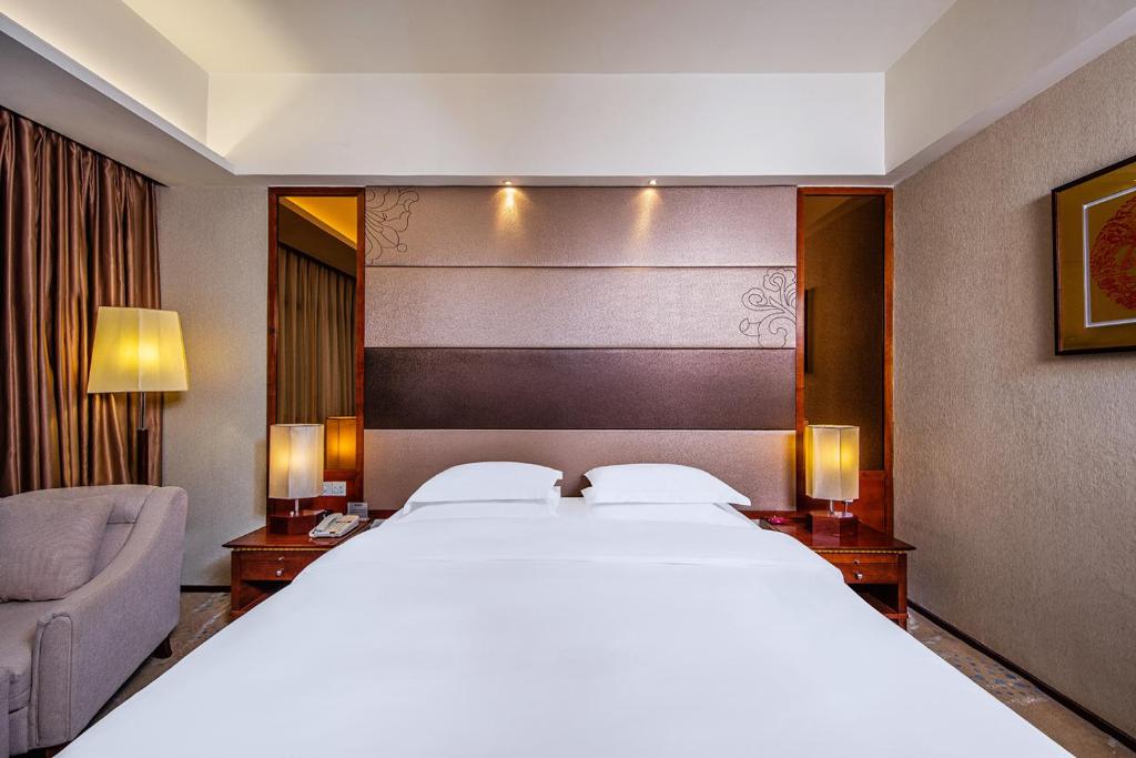 Двухместный (Стандартный номер с 1 кроватью размера «king-size») отеля Crowne Plaza Foshan, Фошань