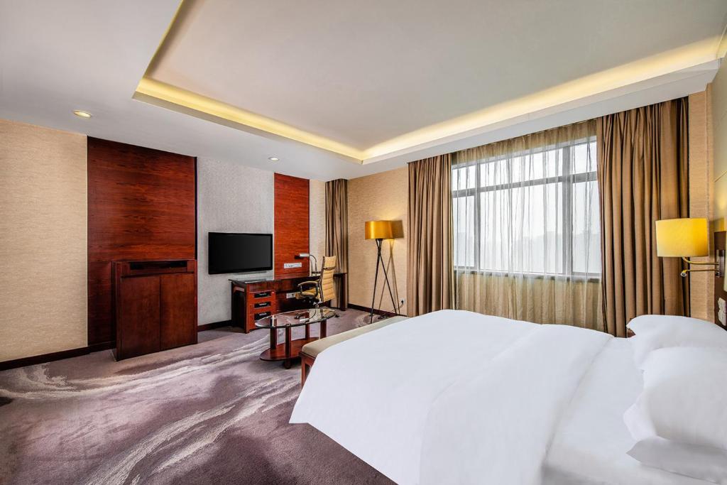 Двухместный (1 King Room Premium Lounge Access), Crowne Plaza Foshan