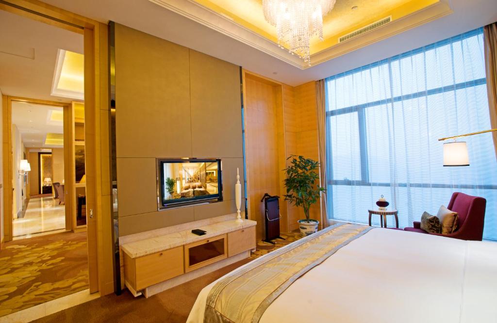 Сьюит (Президентский люкс - Для курящих) отеля Crowne Plaza Yichang, Ичан