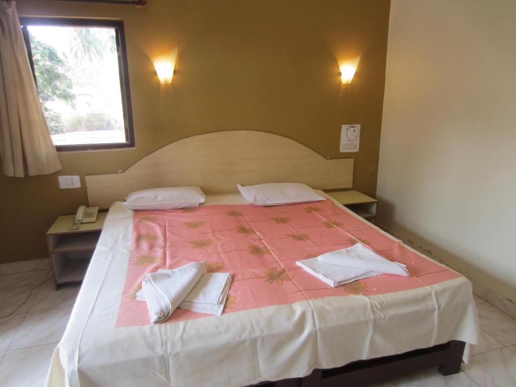 Двухместный (Стандартный двухместный номер с 1 кроватью или 2 отдельными кроватями и вентилятором) курортного отеля Riverside Regency Resort, Бага
