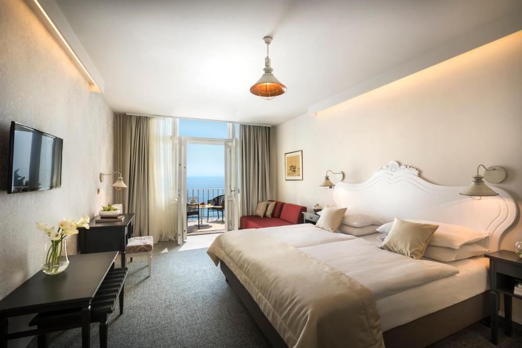 Двухместный (Двухместный номер с 1 кроватью или 2 отдельными кроватями и видом на море) отеля Hotel Lungomare Opatija, Опатия