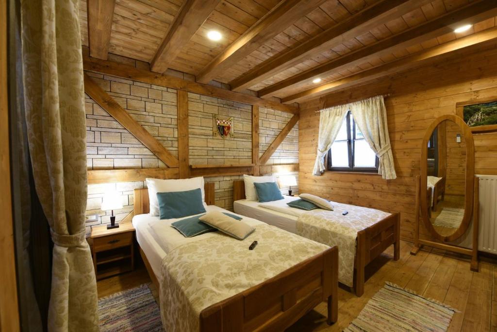 Двухместный (Двухместный номер с 2 отдельными кроватями) парк-отеля Ethno Houses Plitvica Selo, Плитвица-Село