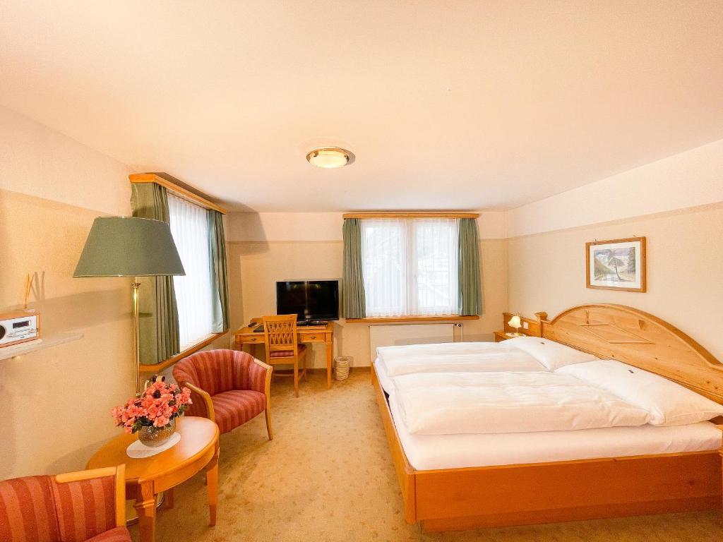 Двухместный (Большой двухместный номер с 1 кроватью) отеля Hotel Engadinerhof Superior, Санкт-Мориц