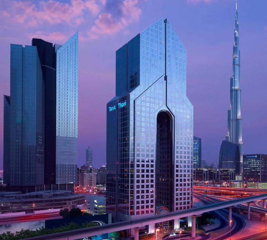 Сьюит (Представительский люкс с видом на небоскреб Бурдж-Халифа) отеля Dusit Thani Dubai, Дубай