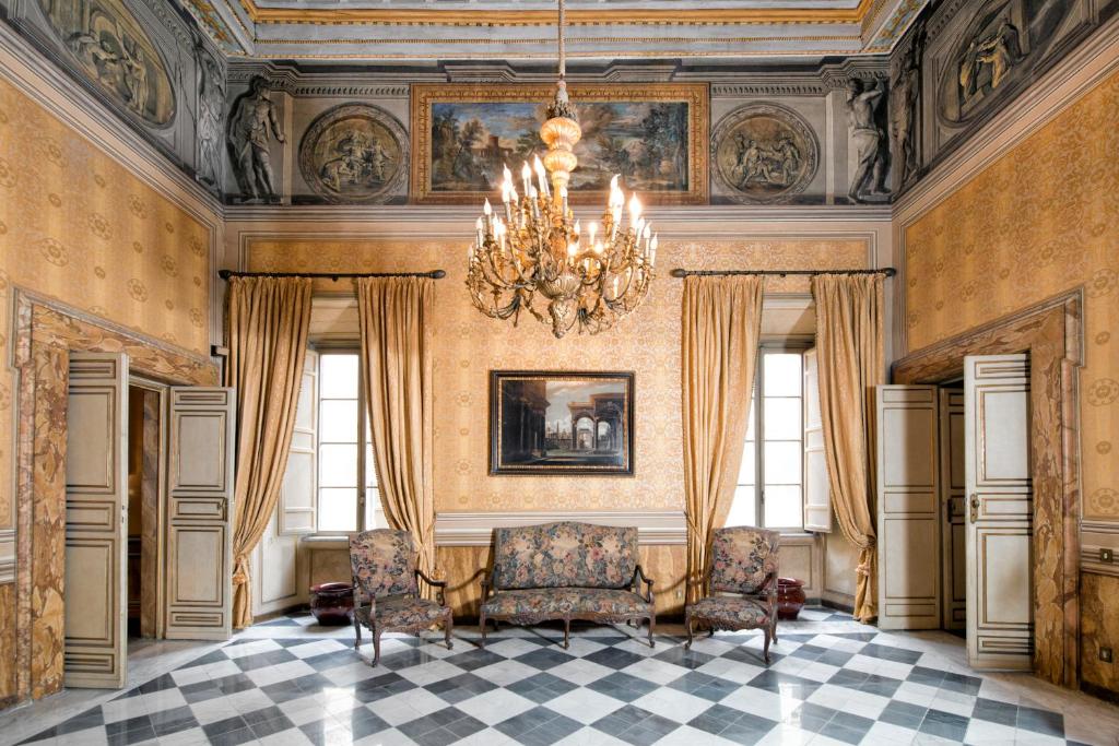 Сьюит (Люкс «Королева Гортензия») отеля Residenza Ruspoli Bonaparte, Рим