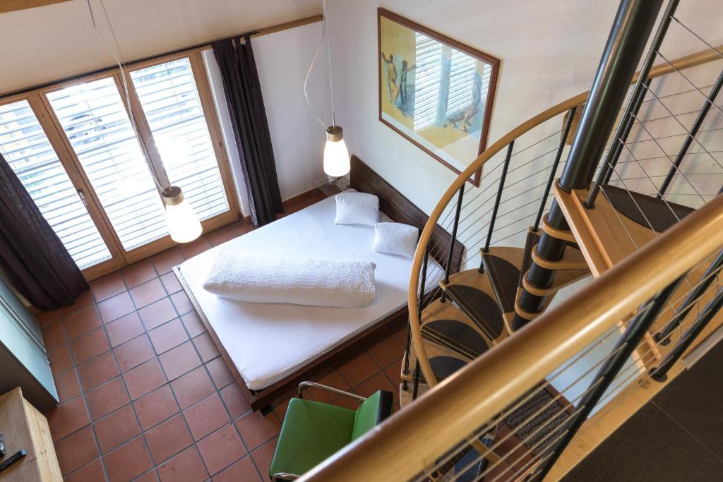 Апартаменты (Apartment with Open Bathroom and Mountain View) отеля Schnider Bed&Breakfast und Café, Вальс