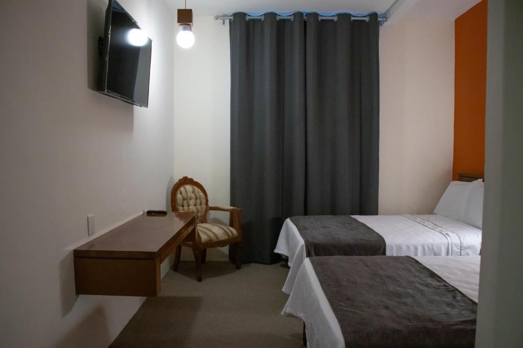 Двухместный (Budget Double Room (With Air Conditioning)) отеля Hotel Las Pergolas, Гвадалахара