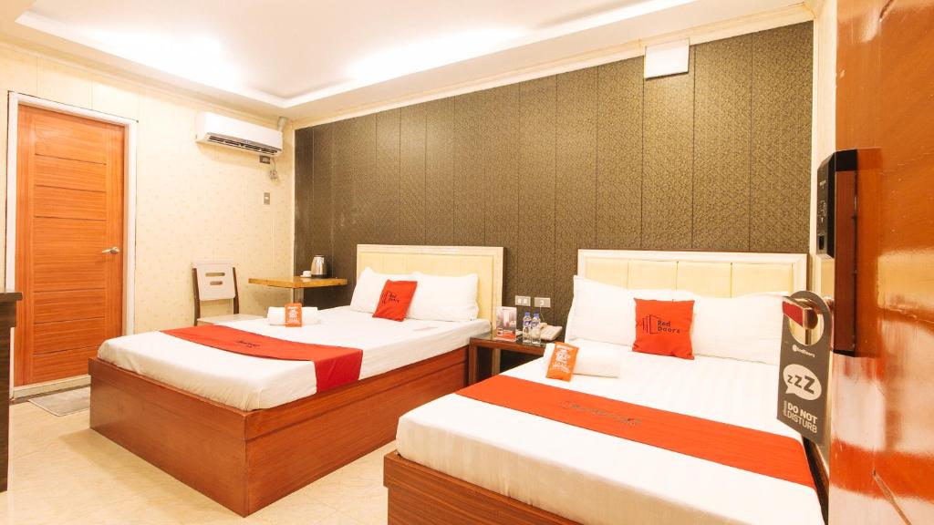 Двухместный (Двухместный номер с 2 отдельными кроватями) отеля RedDoorz Plus @ Winter Benitez Cubao, Манила