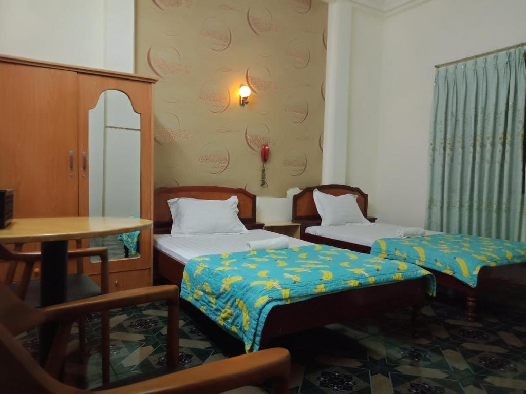 Четырехместный (Четырехместный номер с собственной ванной комнатой) отеля Khách sạn Duy Hoàng, Буонметхуот