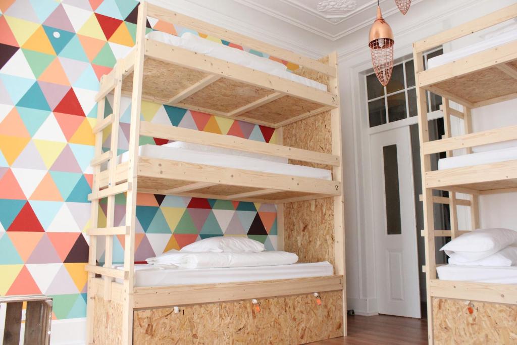 Номер (Спальное место в общем номере для мужчин и женщин с 12 кроватями) хостела Lookout Lisbon Hostel, Лиссабон
