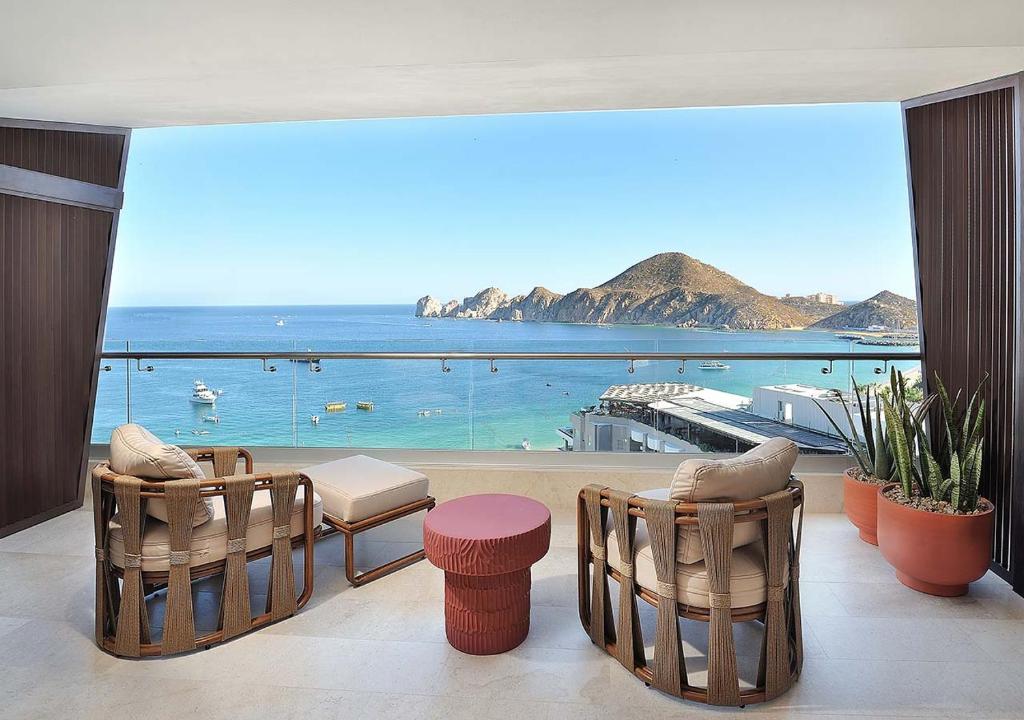 Сьюит (Infinity Two Queen Ocean View) отеля Cabo Villas Beach Resort & Spa, Кабо-Сан-Лукас