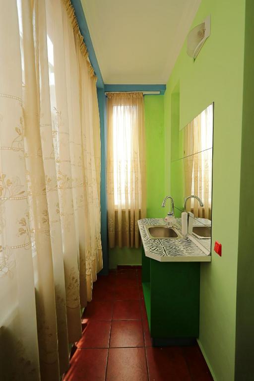 Двухместный (Номер с кроватью размера «queen-size» и общей ванной комнатой) гостевого дома LIKE HOME Guest House - Hristo Botev, София