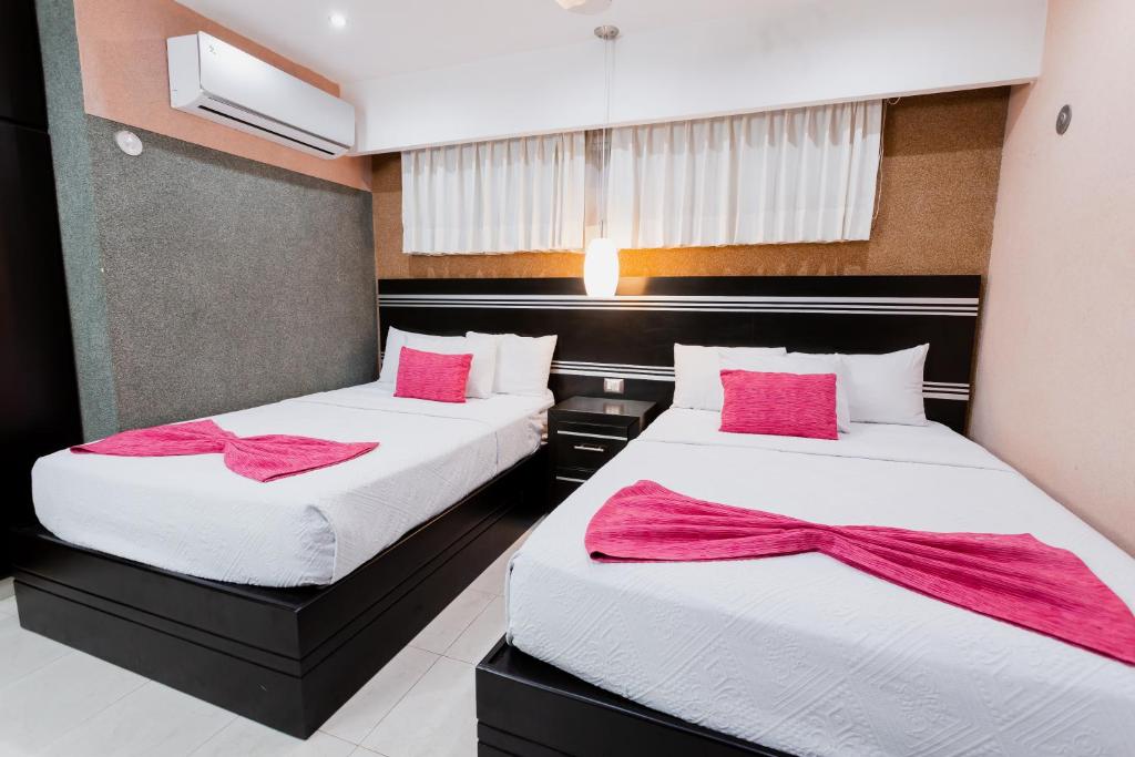 Двухместный (Номер Делюкс с 2 кроватями размера «queen-size») отеля Hotel & Suites Country, Вальядолид