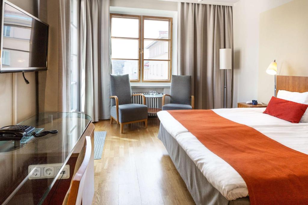 Двухместный (Улучшенный номер с кроватью размера «king-size») отеля Scandic Plaza Turku, Турку