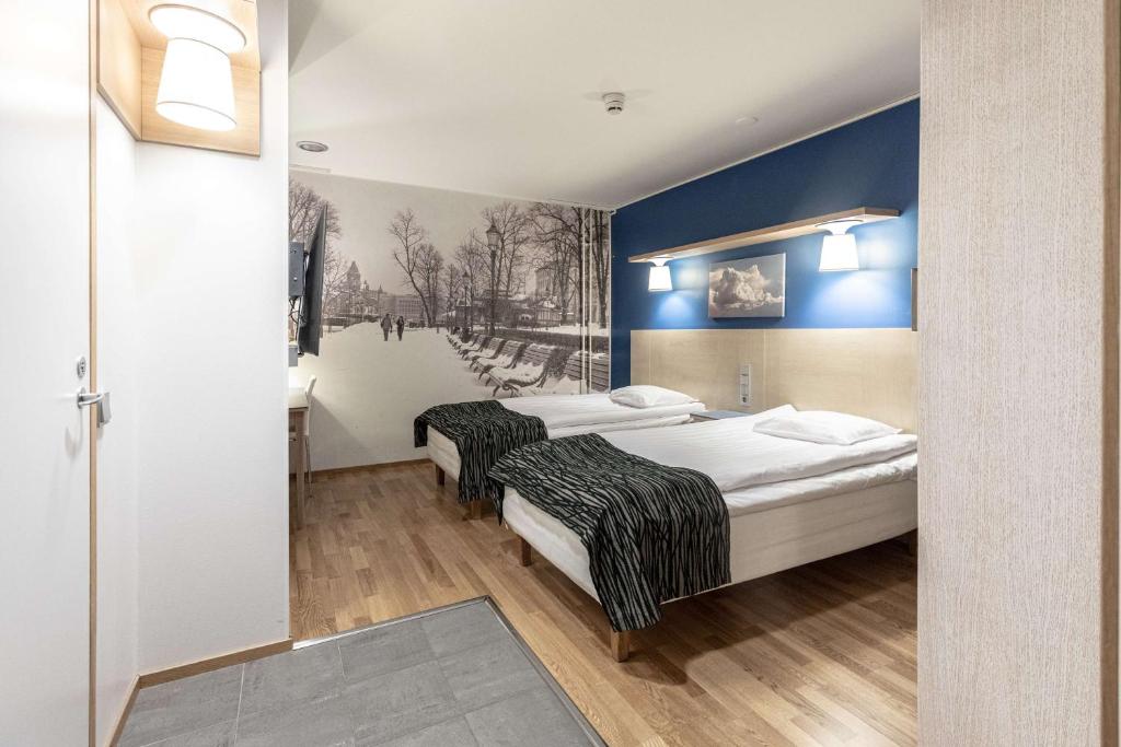 Двухместный (Двухместный номер с 2 отдельными кроватями (без окна)) отеля Cumulus City Kallio Helsinki, Хельсинки