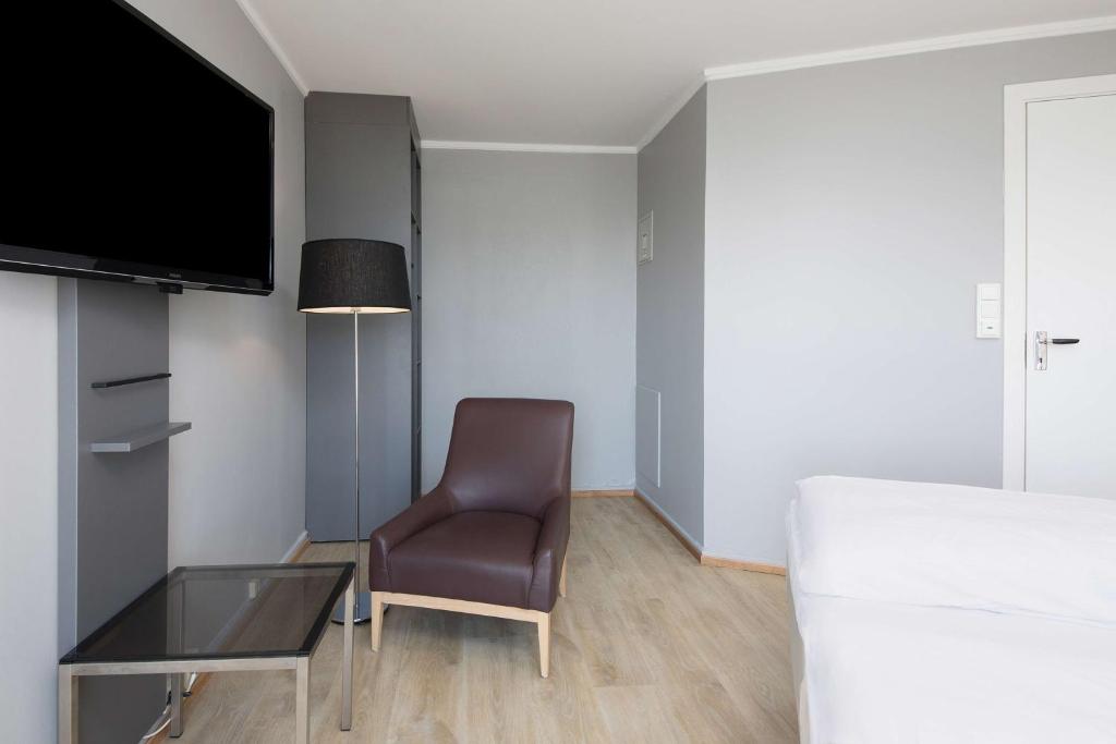Двухместный (Бюджетный двухместный номер с 2 отдельными кроватями) отеля Vestfjord Hotel Lofoten, Сволваер