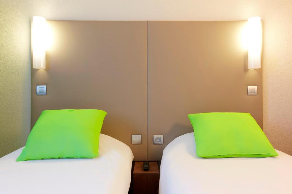 Двухместный (Улучшенный двухместный номер с 2 отдельными кроватями) отеля Campanile Paris Est Bobigny, Париж