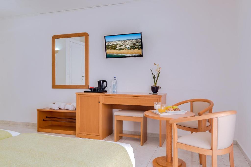 Двухместный (Двухместный номер с 1 кроватью или 2 отдельными кроватями (для 2 взрослых)) отеля Monica Isabel Beach Club, Албуфейра