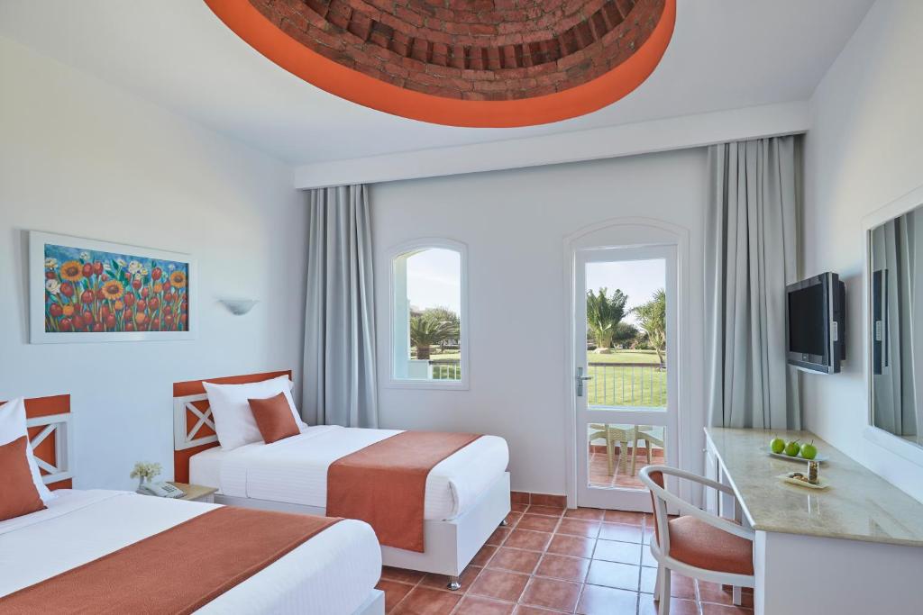 Двухместный (Стандартный двухместный номер с 2 отдельными кроватями) курортного отеля SuneoClub Reef Marsa, Корая-Бэй