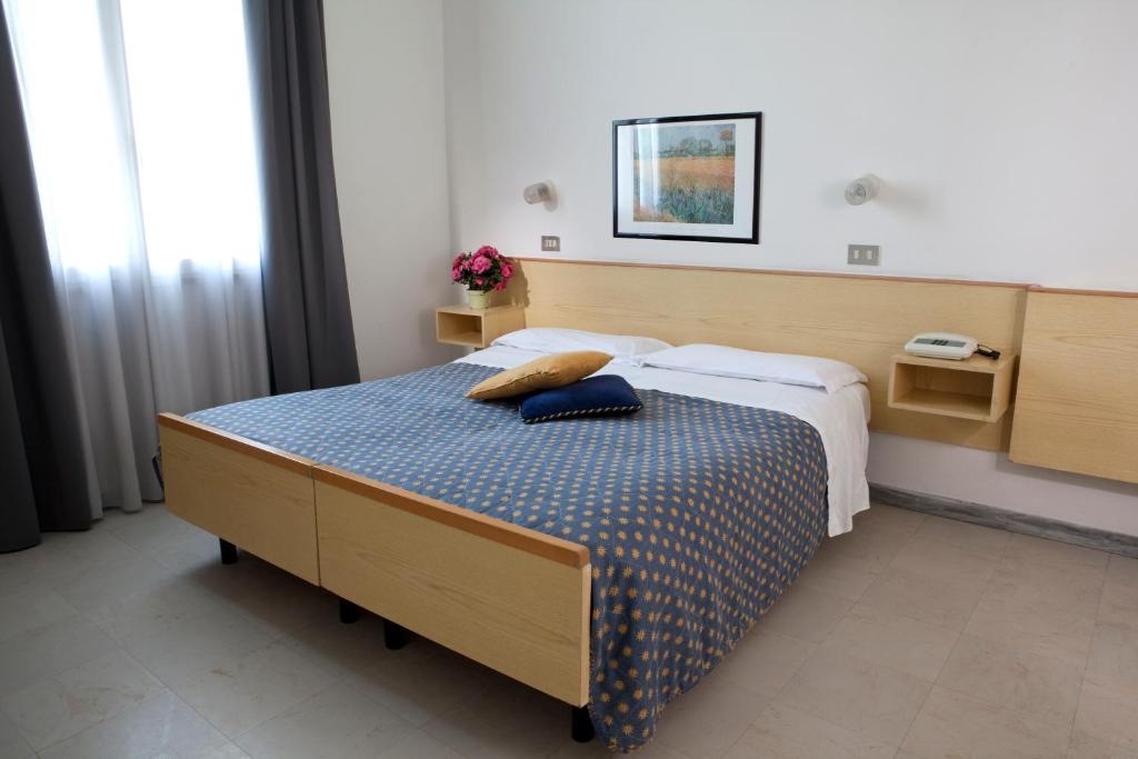 Двухместный (Двухместный номер с 1 кроватью или 2 отдельными кроватями) отеля Hotel La Coccinella, Римини