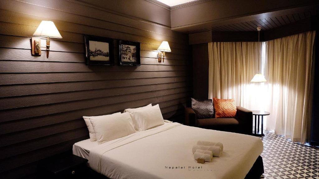 Сьюит (Улучшенный люкс с кроватью размера «king-size») отеля Napalai, Удонтхани