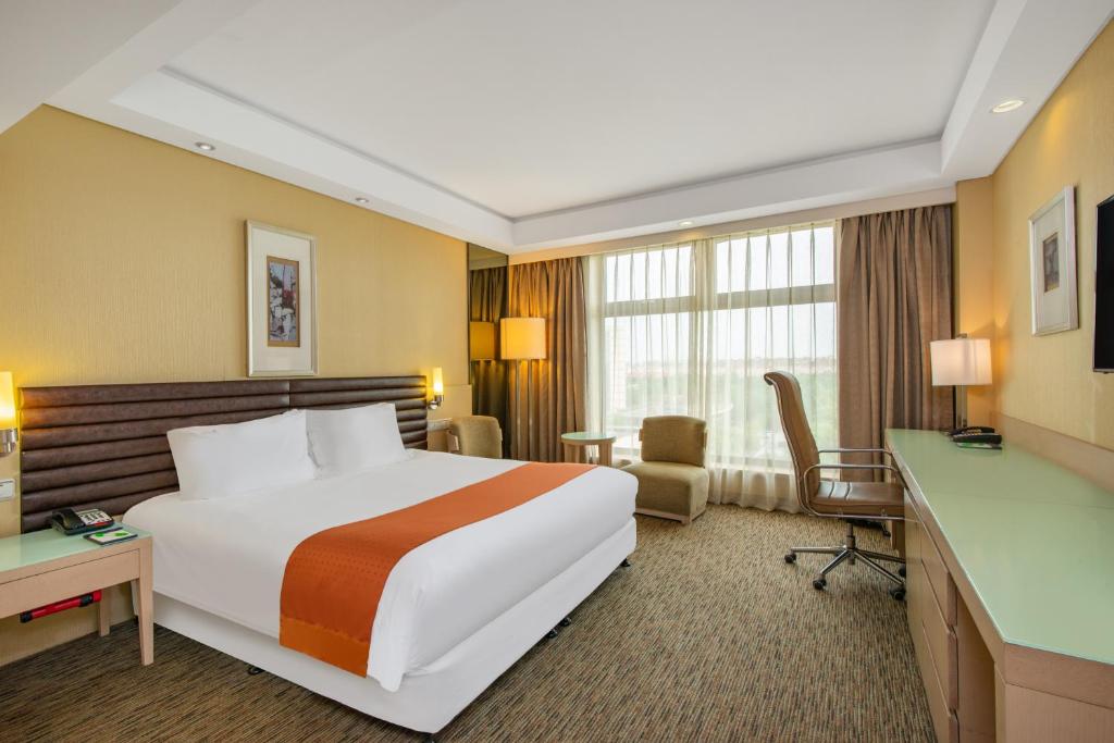 Двухместный (1 King Premium Garden View), Holiday Inn Qingdao Parkview