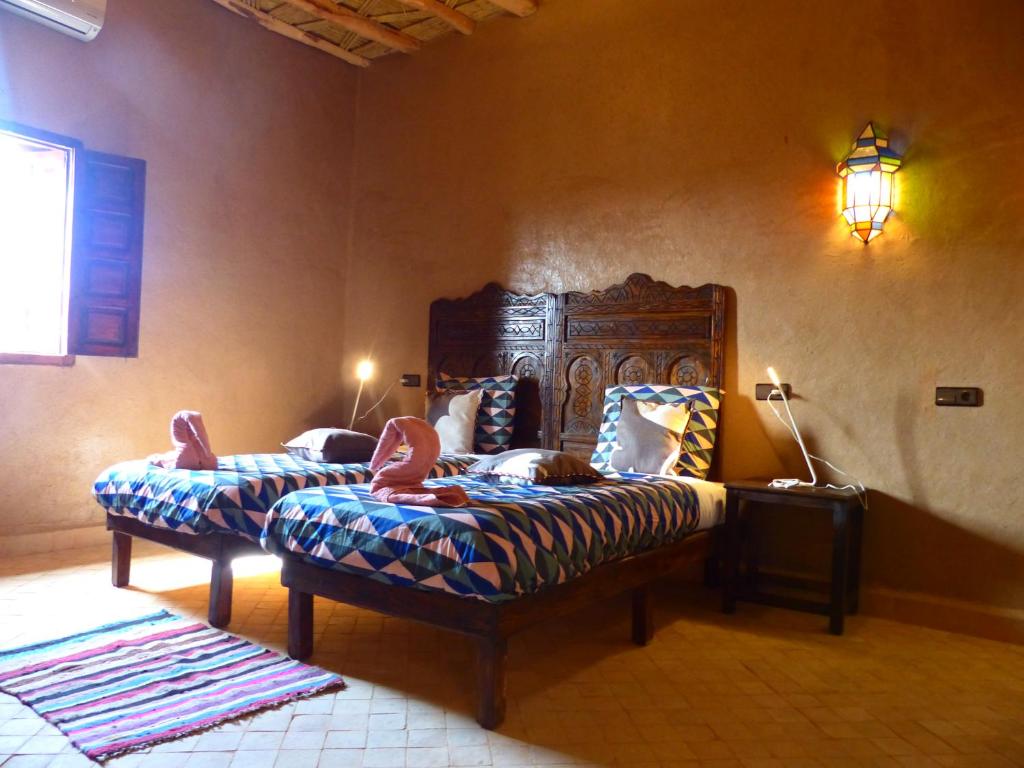 Двухместный (Двухместный номер Делюкс с 2 отдельными кроватями) мотеля Riad Caravasar, Мерзуга